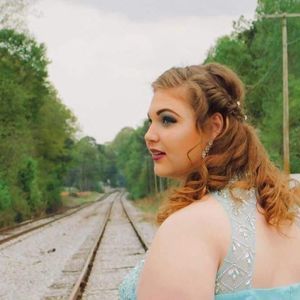 Meet your Posher, Claire